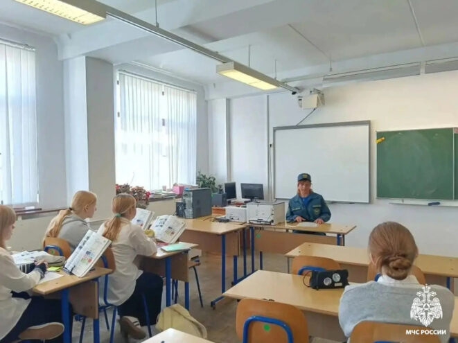 Занятие по пожарной безопасности провели для школьников из Андреаполя