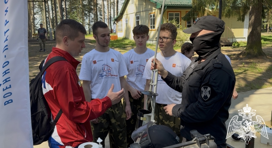 Знакомство с Росгвардией: участники «Тверской Зарницы» изучили технику и вооружение ведомства