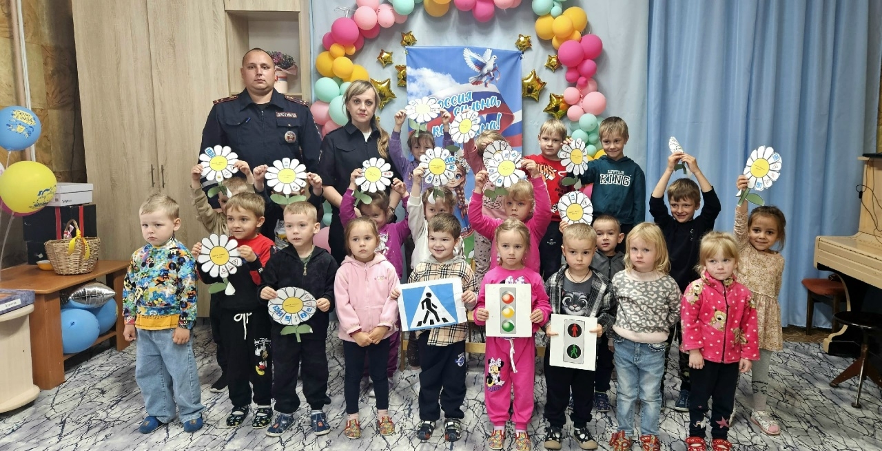 "Ромашки безопасности" расцвели в Торопце: Госавтоинспекция провела мастер-класс для дошкольников
