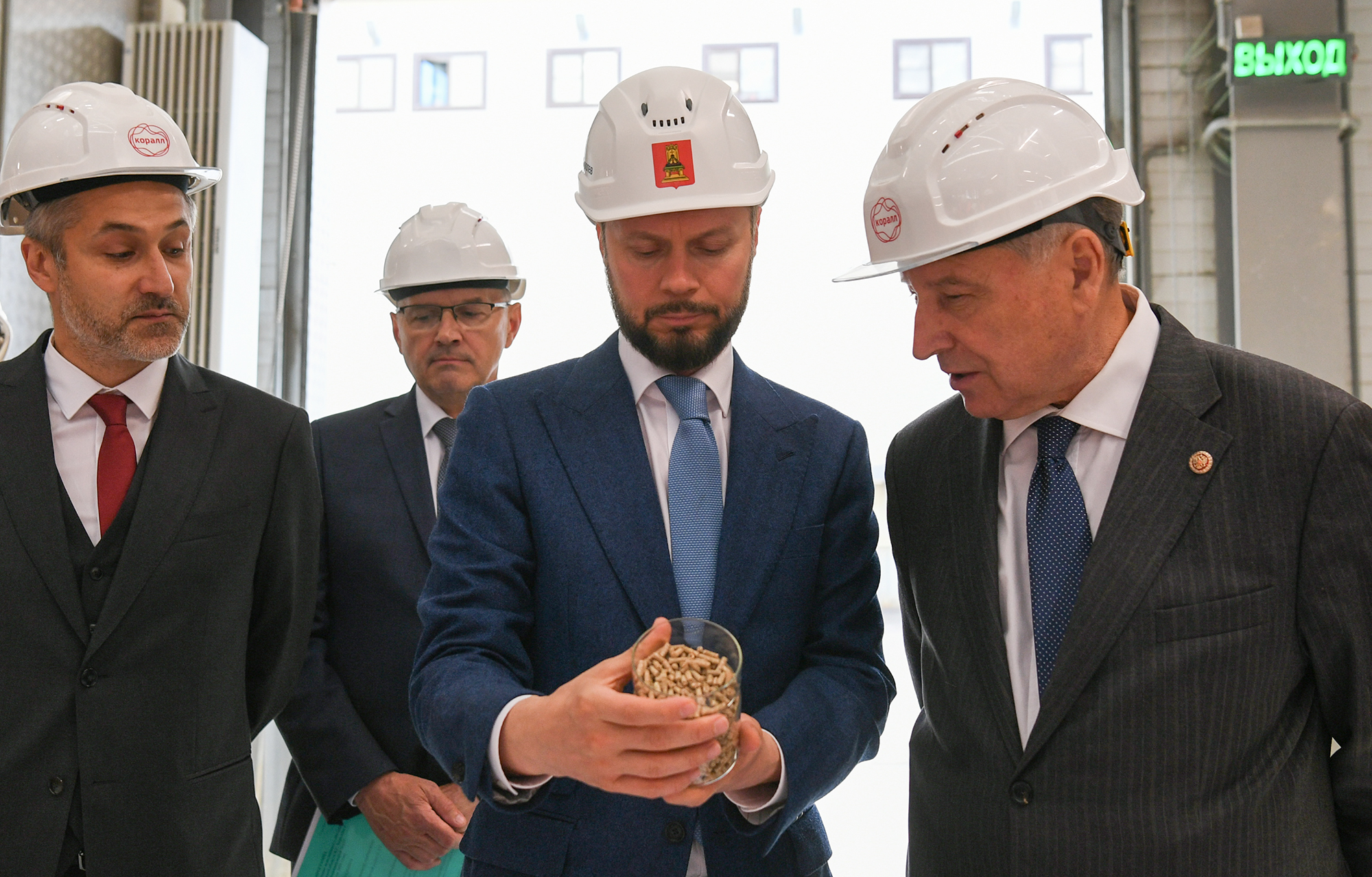 Виталий Королев посетил агропромышленный завод «Коралл»