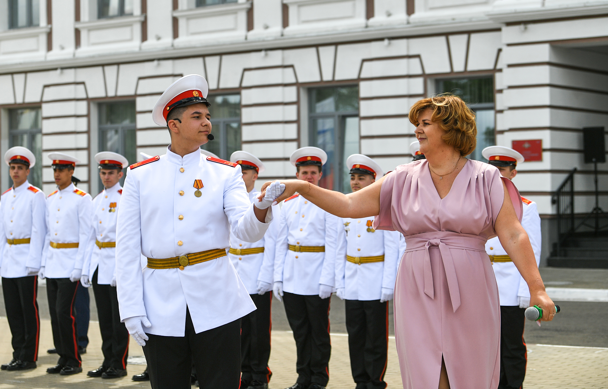 Выпускников Тверского суворовского напутствовали Королев и Борисов