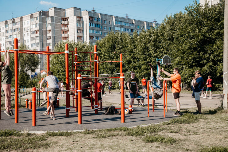 Половина россиян довольна спортивными площадками у дома: результаты опроса ВЦИОМ Половина россиян довольна спортивными площадками у дома: результаты опроса ВЦИОМ