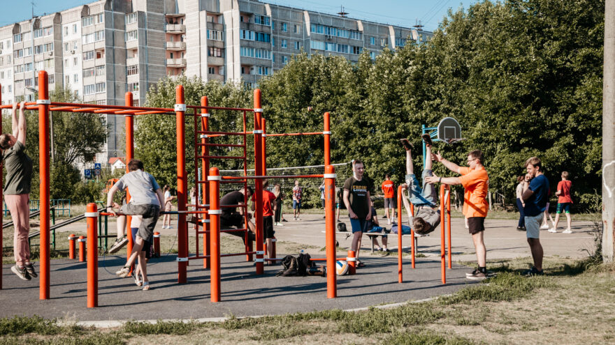 Половина россиян довольна спортивными площадками у дома: результаты опроса ВЦИОМ