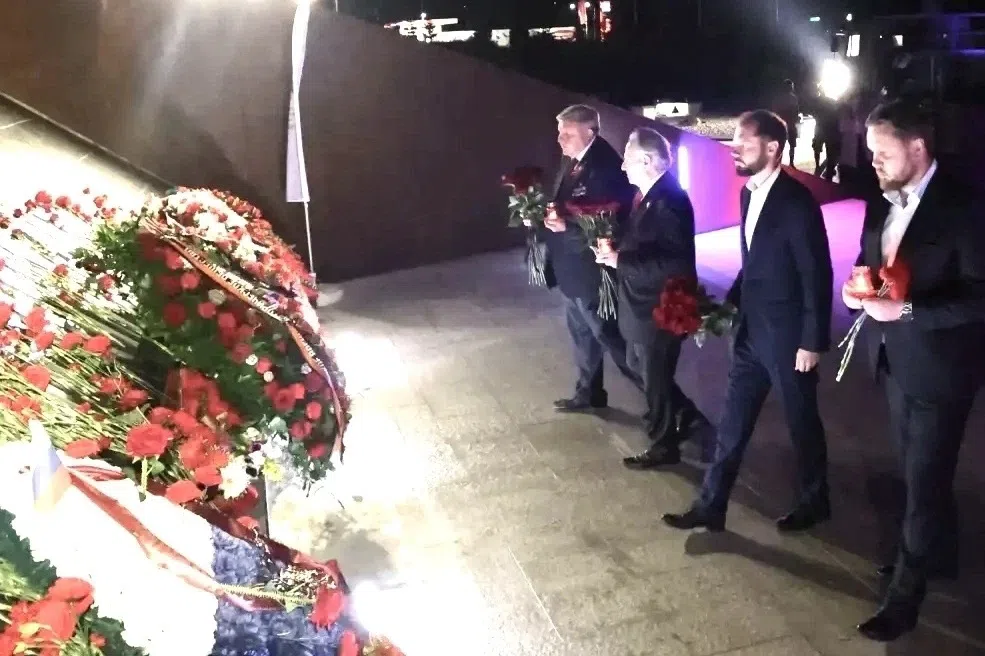 Виталий Королев почтил память павших на Ржевском мемориале
