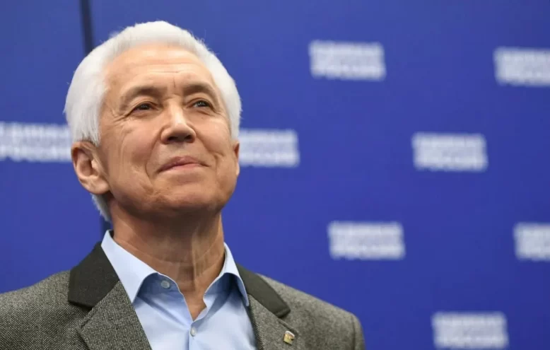 Владимир Васильев поздравил молодёжь с Днём молодёжи