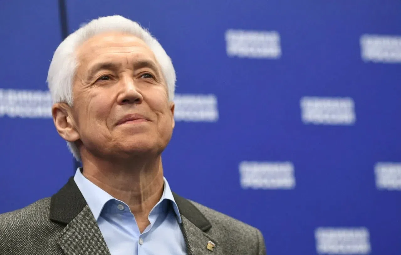 Владимир Васильев поздравил молодёжь с Днём молодёжи