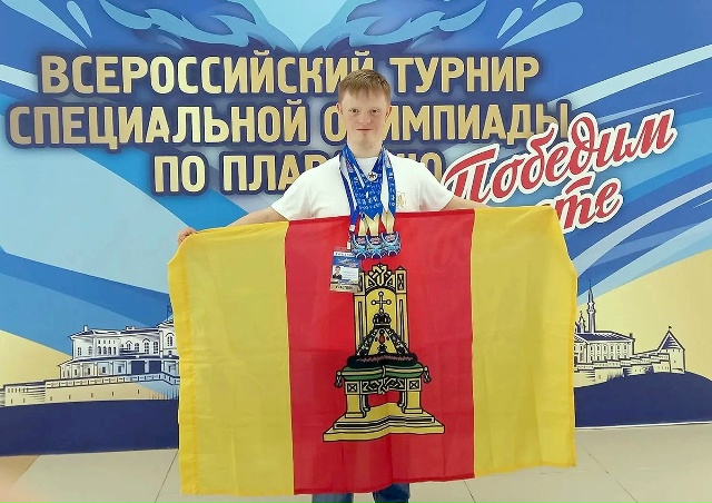 Арсений Морщихин из Бологое завоевал золото и бронзу на Всероссийских соревнованиях по плаванию