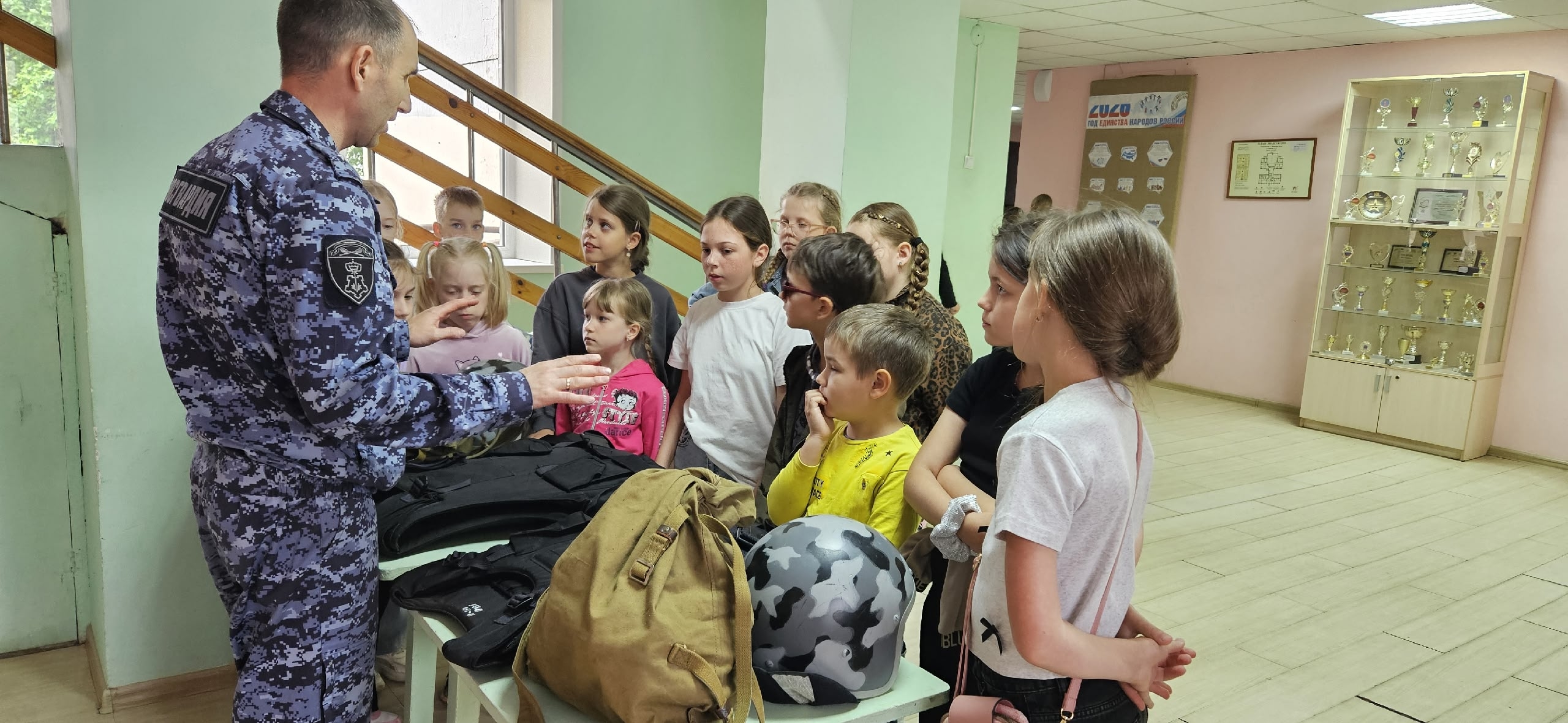 Росгвардейцы провели "День безопасности" для детей в Западной Двине Росгвардейцы провели "День безопасности" для детей в Западной Двине