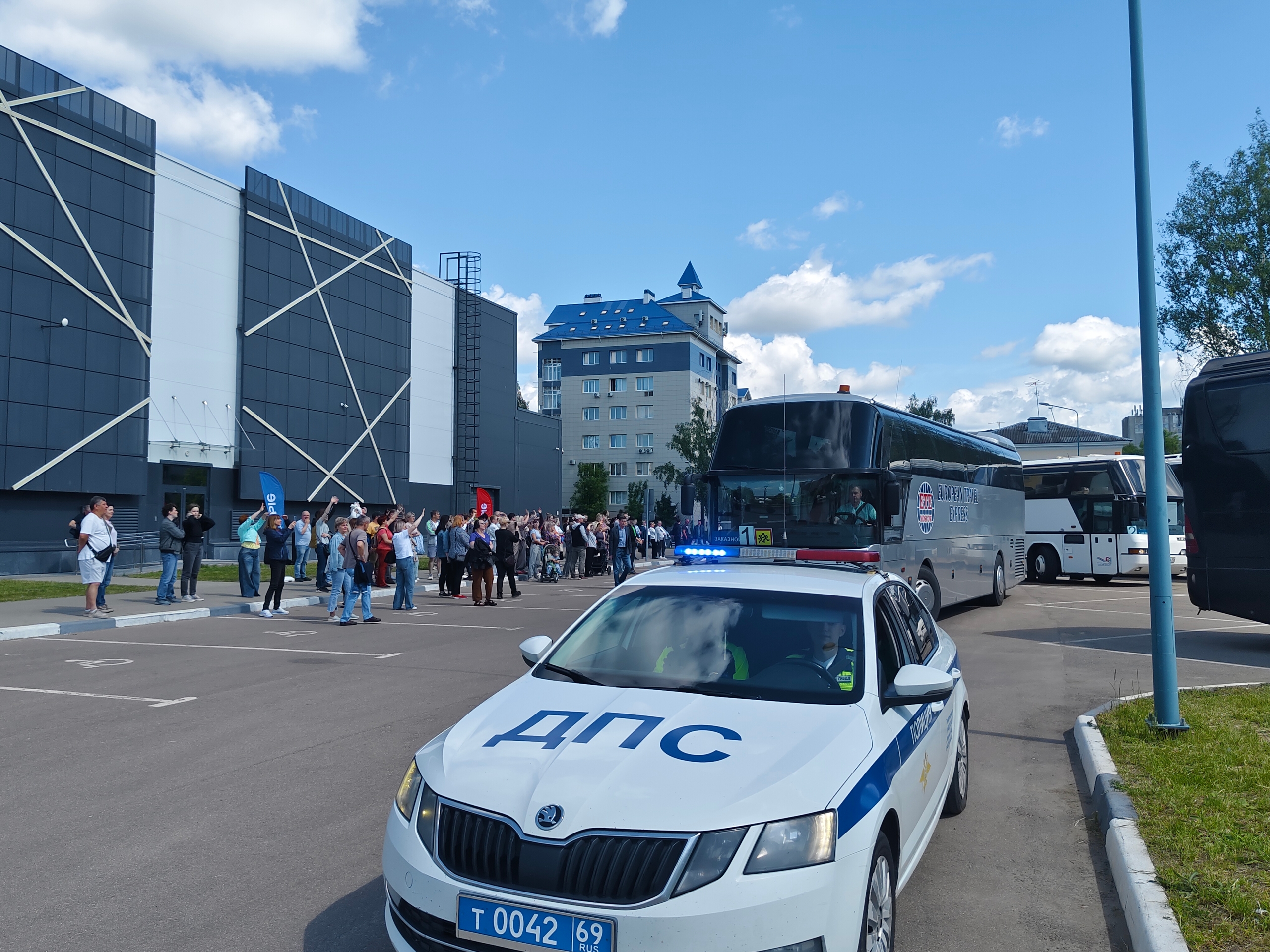 Тверские школьники отправились в лагеря: Госавтоинспекция напомнила о безопасности в пути
