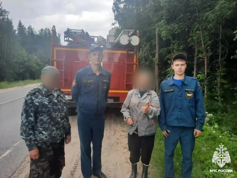 Благополучный исход: Как сотрудники МЧС помогли заблудившимся в лесу под Тверью Благополучный исход: Как сотрудники МЧС помогли заблудившимся в лесу под Тверью