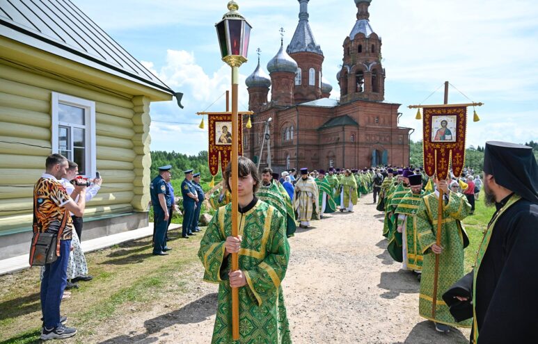 У истока Волги стартовал XXVII Волжский Крестный ход У истока Волги стартовал XXVII Волжский Крестный ход