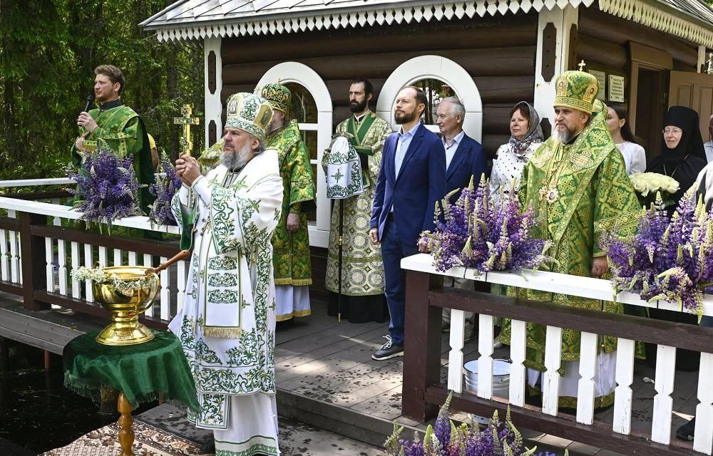 Виталий Королёв посетил исток Волги и дал старт крестному ходу