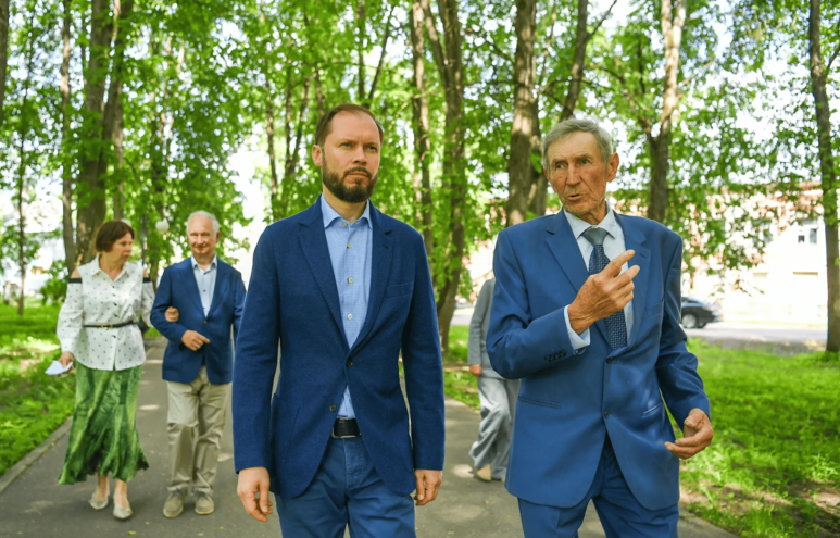 Виталий Королёв посетил Осташков и нашёл связь с историей своей семьи Виталий Королёв посетил Осташков и нашёл связь с историей своей семьи