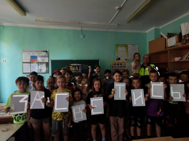 "Засветись!": Тверские инспекторы научили детей быть заметными на дороге