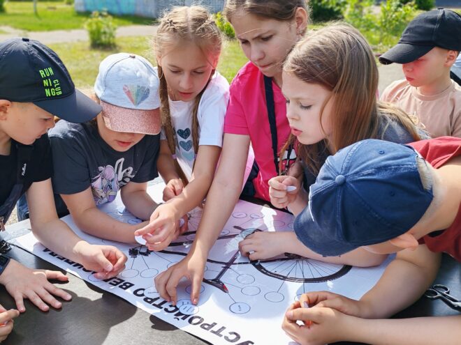 Школьники Твери осваивают ПДД в игровой форме: Успешный квест "Светофор"