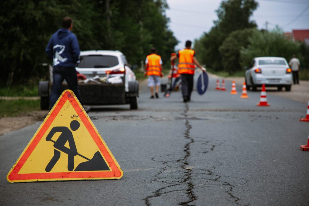 В ремонт дорог в Андреаполе вложат больше 28 миллионов рублей