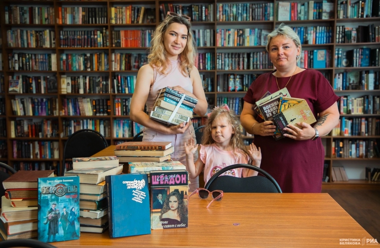 РИА Верхневолжье передало 600 книг в сельскую библиотеку