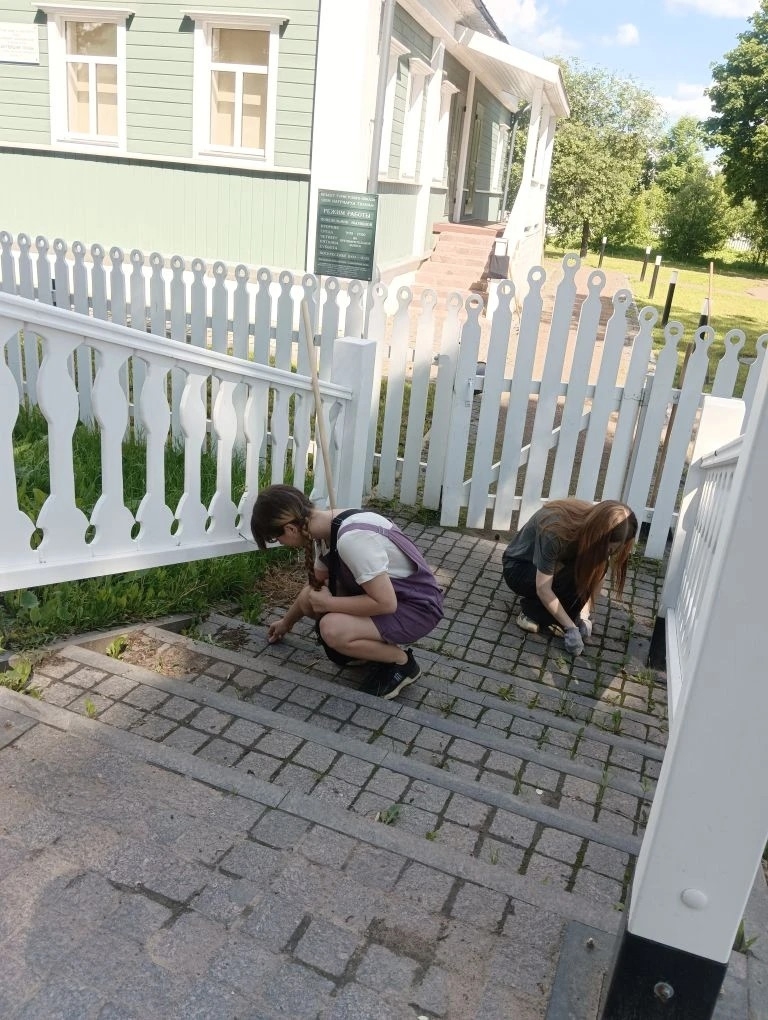 В Торопце закончилась первая смена трудоустройства школьников В Торопце закончилась первая смена трудоустройства школьников