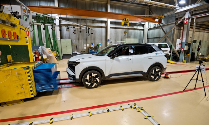 LADA Azimut прошёл краш-тесты: кроссовер подтвердил высокий уровень пассивной безопасности LADA Azimut прошёл краш-тесты: кроссовер подтвердил высокий уровень пассивной безопасности