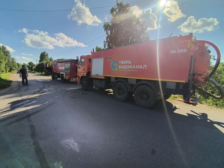 В Оленино устранили аварию на канализационных сетях вокруг больницы