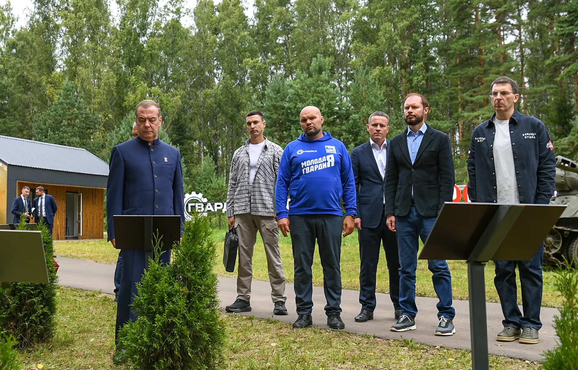 Визит подо Ржев: о чём говорили Медведев и Королёв с молодёжью