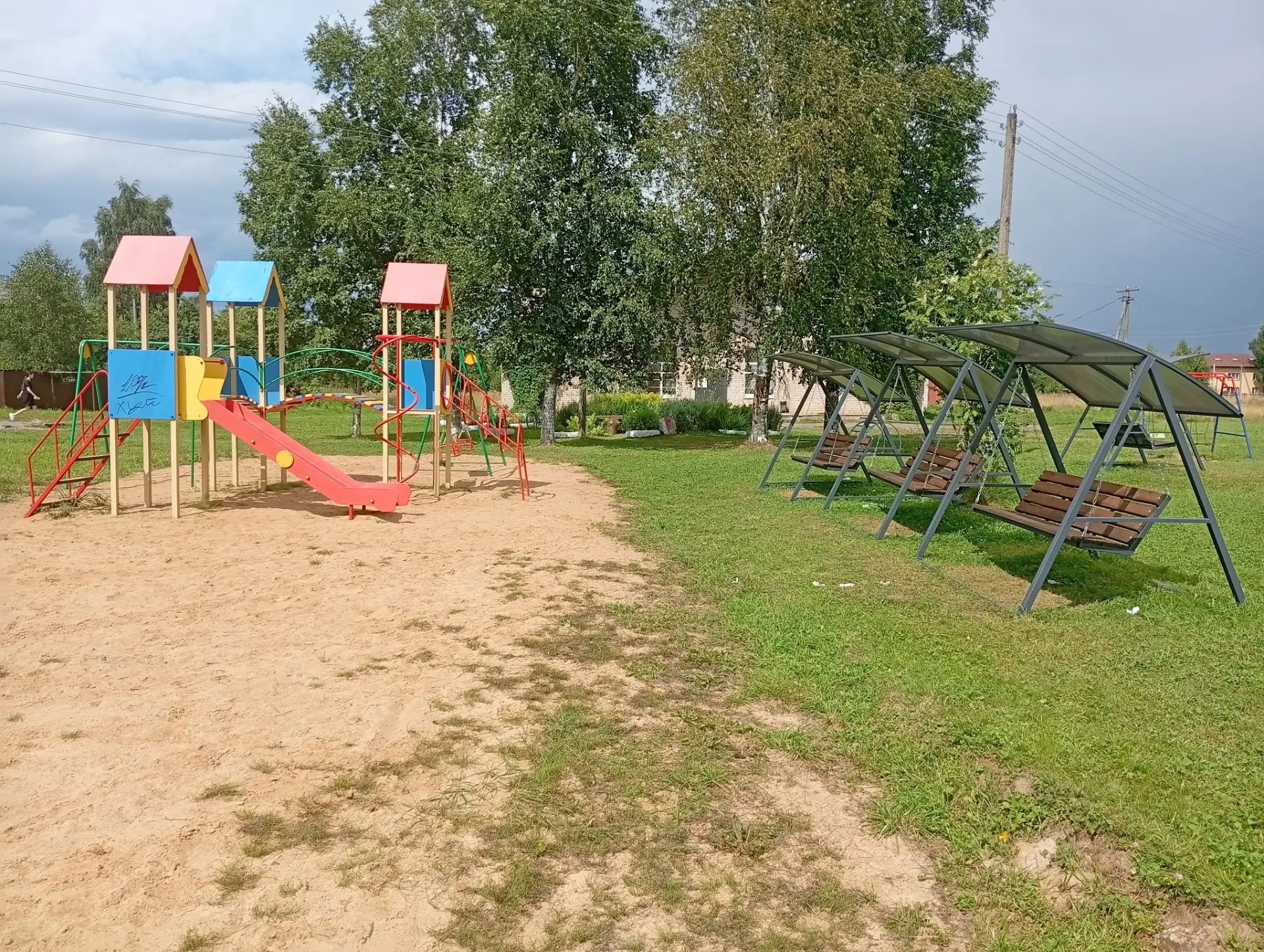 В селе Беле-Кушальское появилась новая зона отдыха с качелями