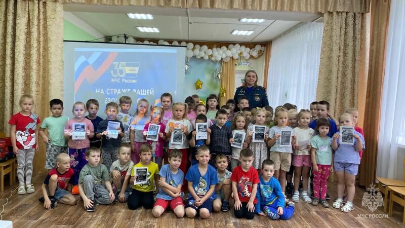 Безопасность в игровой форме: ржевские дошкольники встретились с сотрудниками МЧС Безопасность в игровой форме: ржевские дошкольники встретились с сотрудниками МЧС