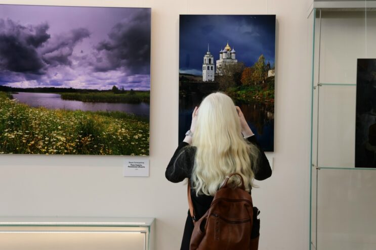 В Твери открылась выставка легендарного фотографа Вадима Гиппенрейтера В Твери открылась выставка легендарного фотографа Вадима Гиппенрейтера