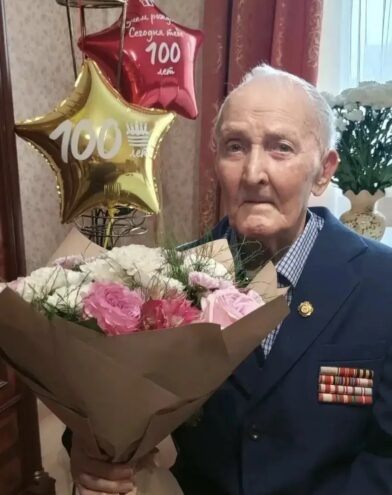 Виталий Королев поздравил ветерана из Твери со 100-летием Виталий Королев поздравил ветерана из Твери со 100-летием