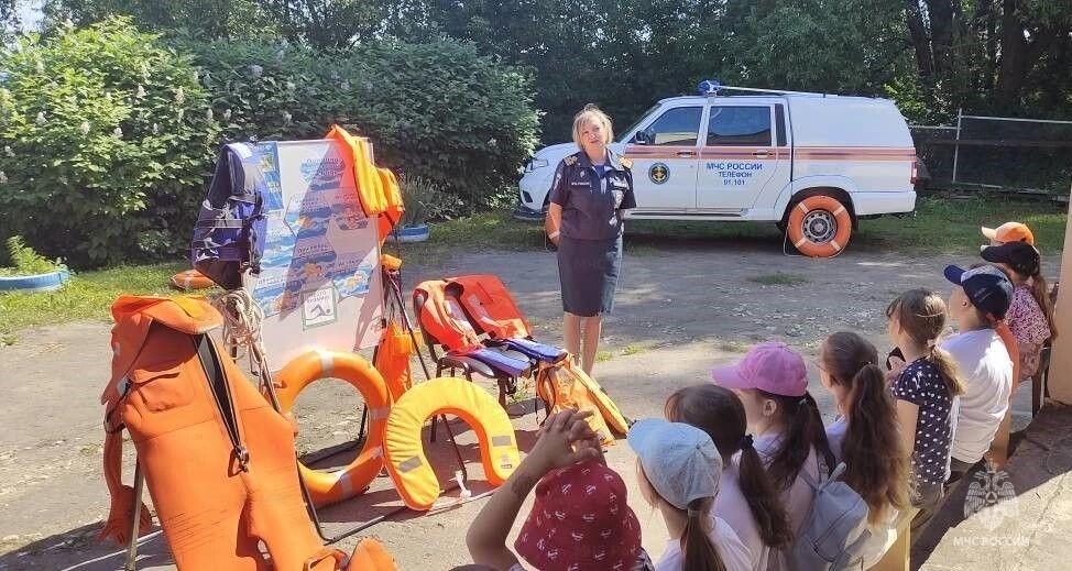Сотрудники ГИМС проводят "Дни безопасности" в детских лагерях Верхневолжья