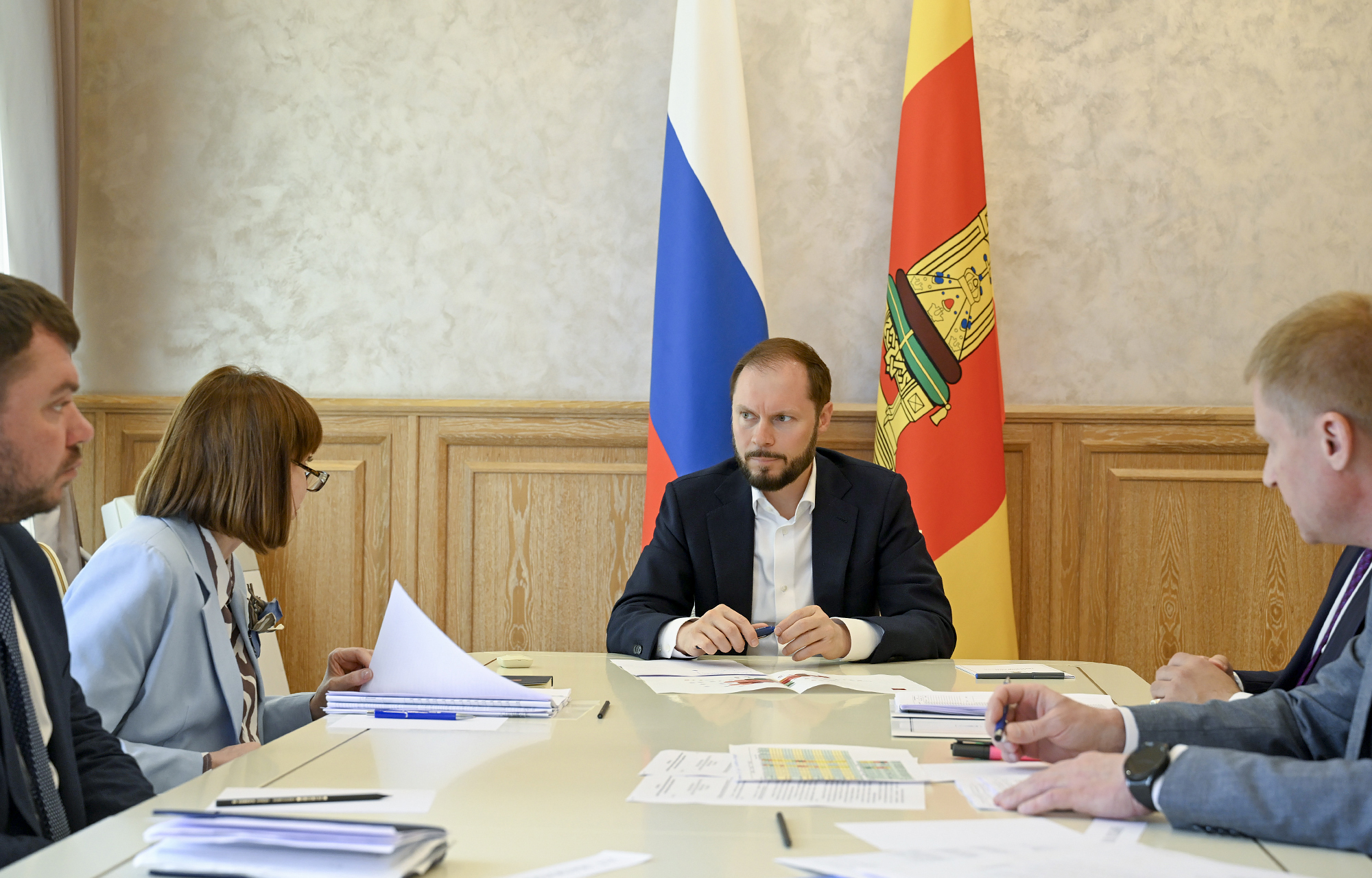 Королев держит на контроле ситуацию с топливом в регионе