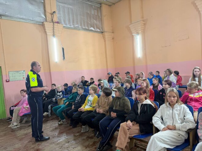 Безопасность на дороге: Госавтоинспекция Твери провела урок в лагере "Чайка"