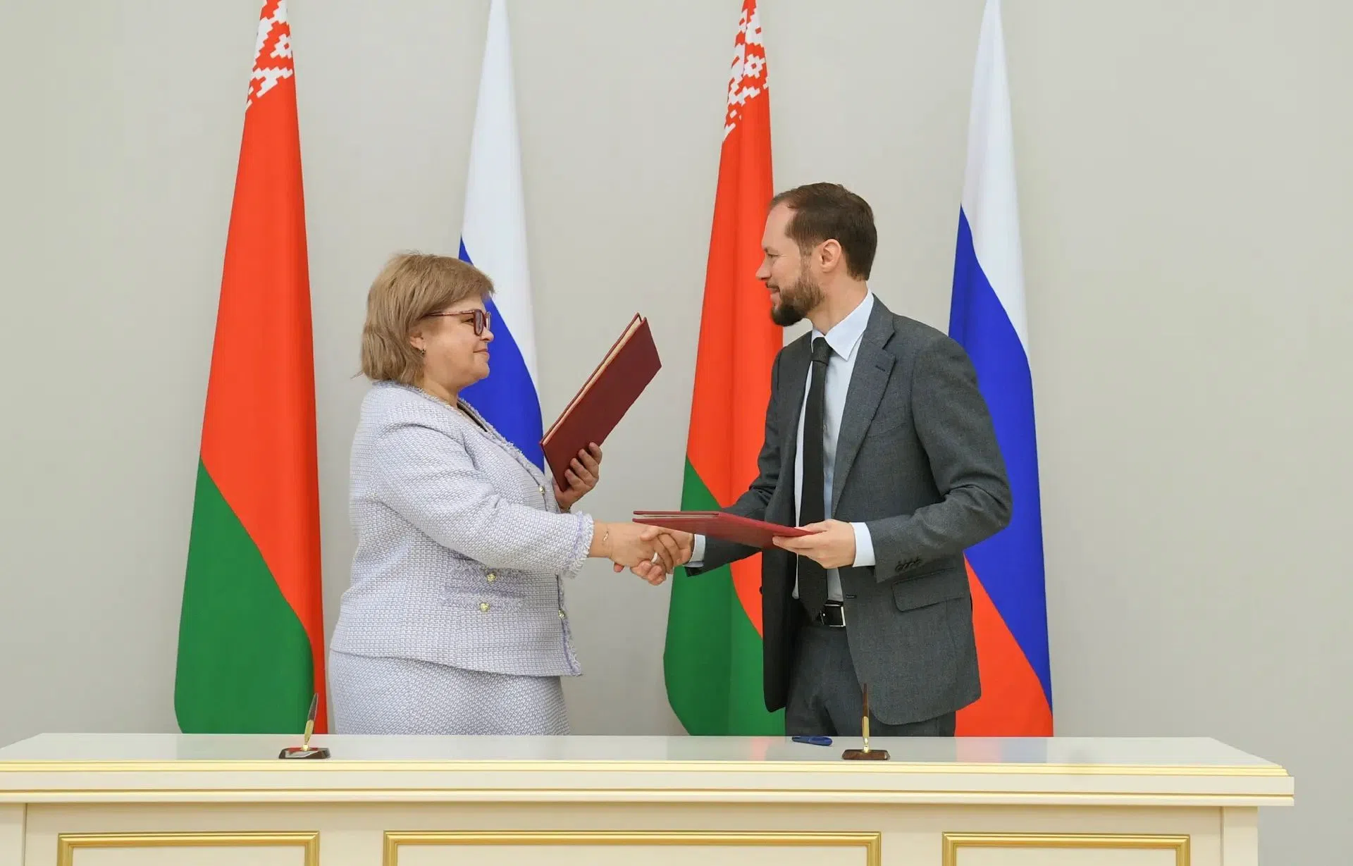 Королев подписал соглашение с Беларусью на годы вперёд Королев подписал соглашение с Беларусью на годы вперёд