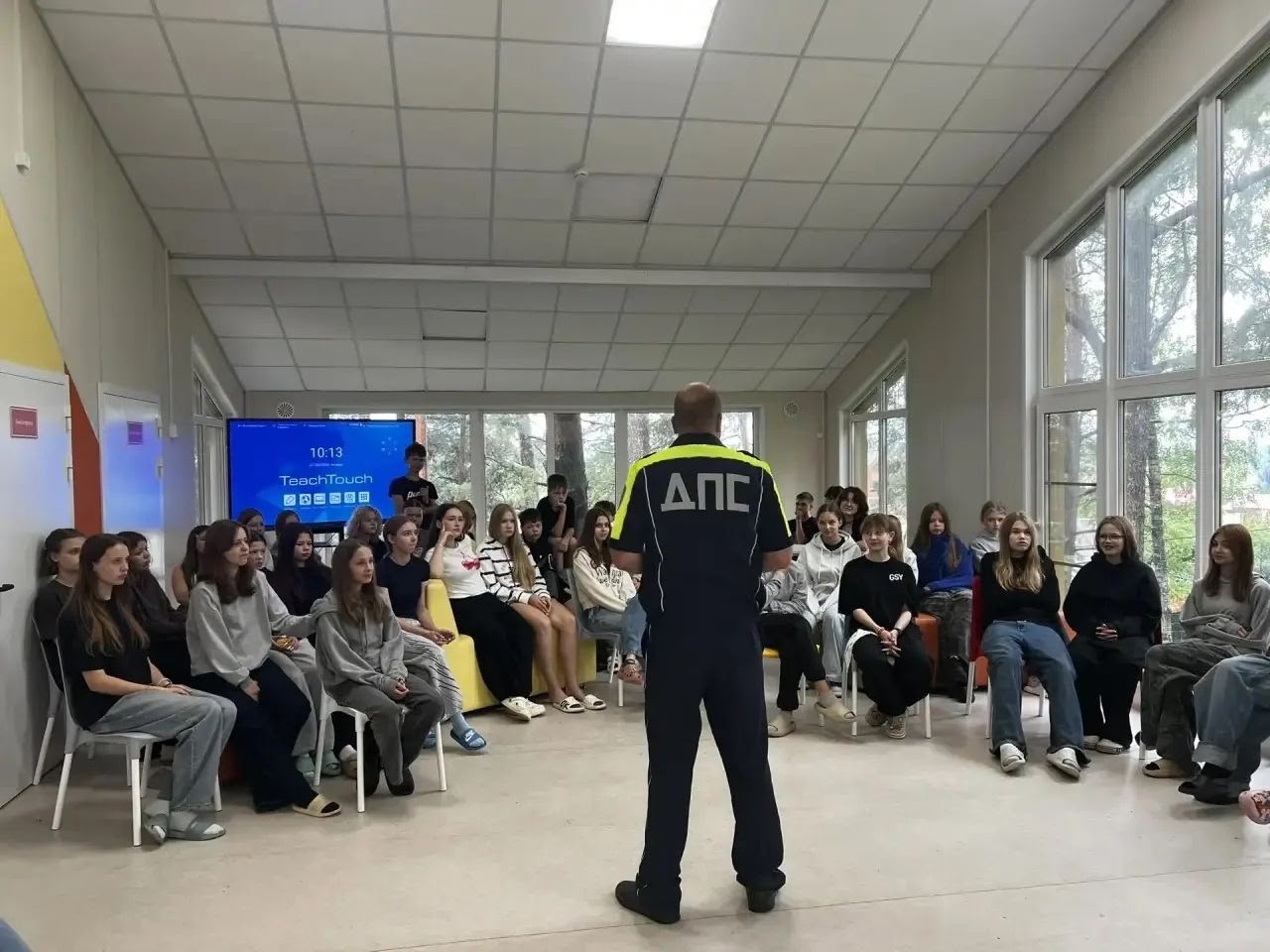 Сотрудники ГИБДД провели урок для детей в лагере «Спутник»