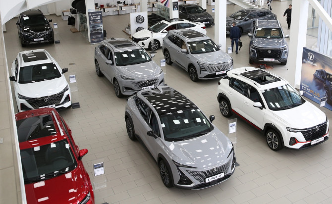 Продажи легковых авто в РФ третью неделю подряд превышают 25 тысяч: итоги 30‑й недели