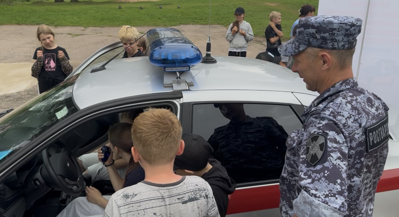 Росгвардия провела встречу с воспитанниками лагеря в Тверской области Росгвардия провела встречу с воспитанниками лагеря в Тверской области