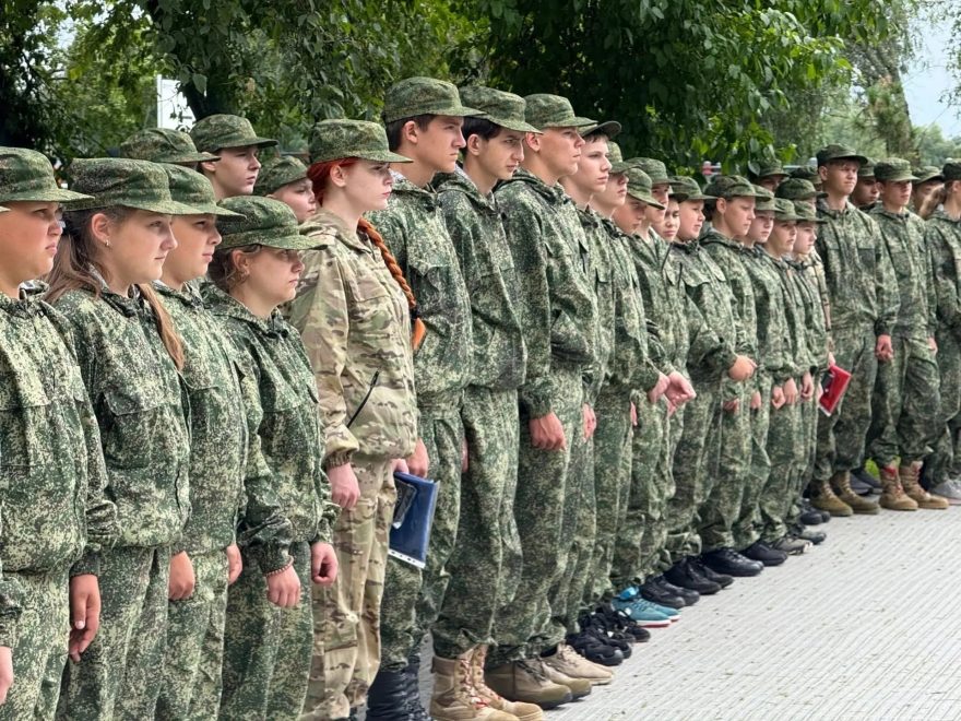 Юные защитники осваивают военное дело на Селигере