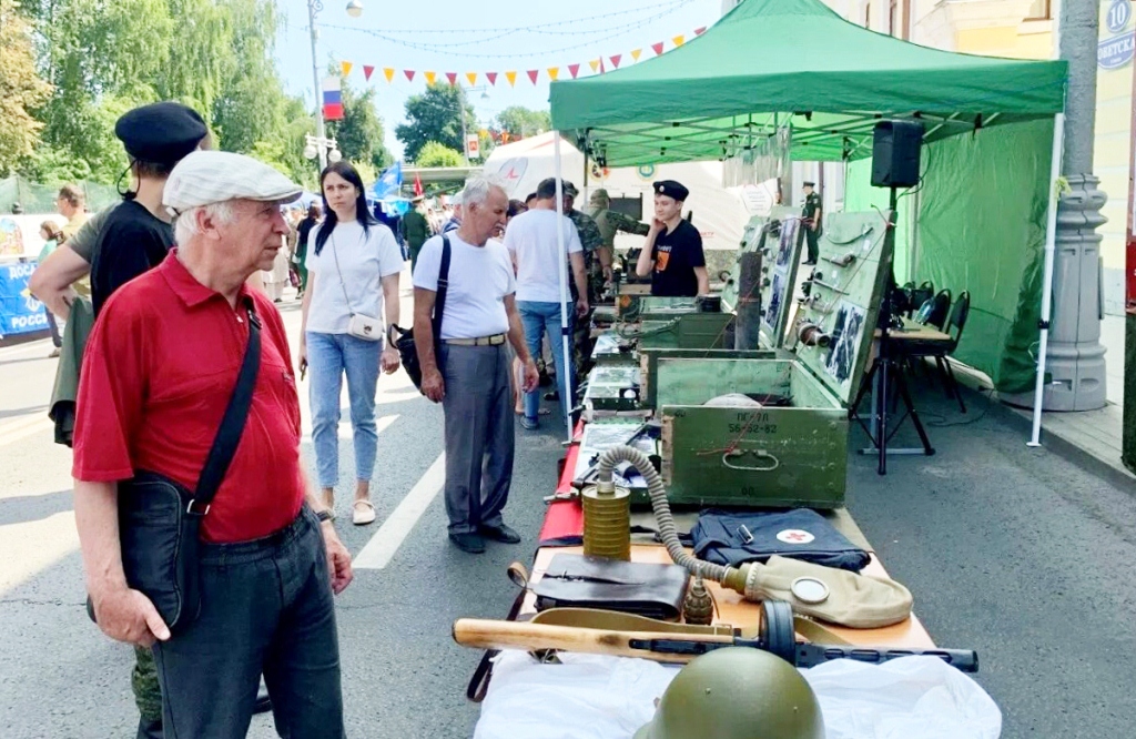 Живая история: клуб «Пересвет» представил музейную выставку в День города Твери Живая история: клуб «Пересвет» представил музейную выставку в День города Твери