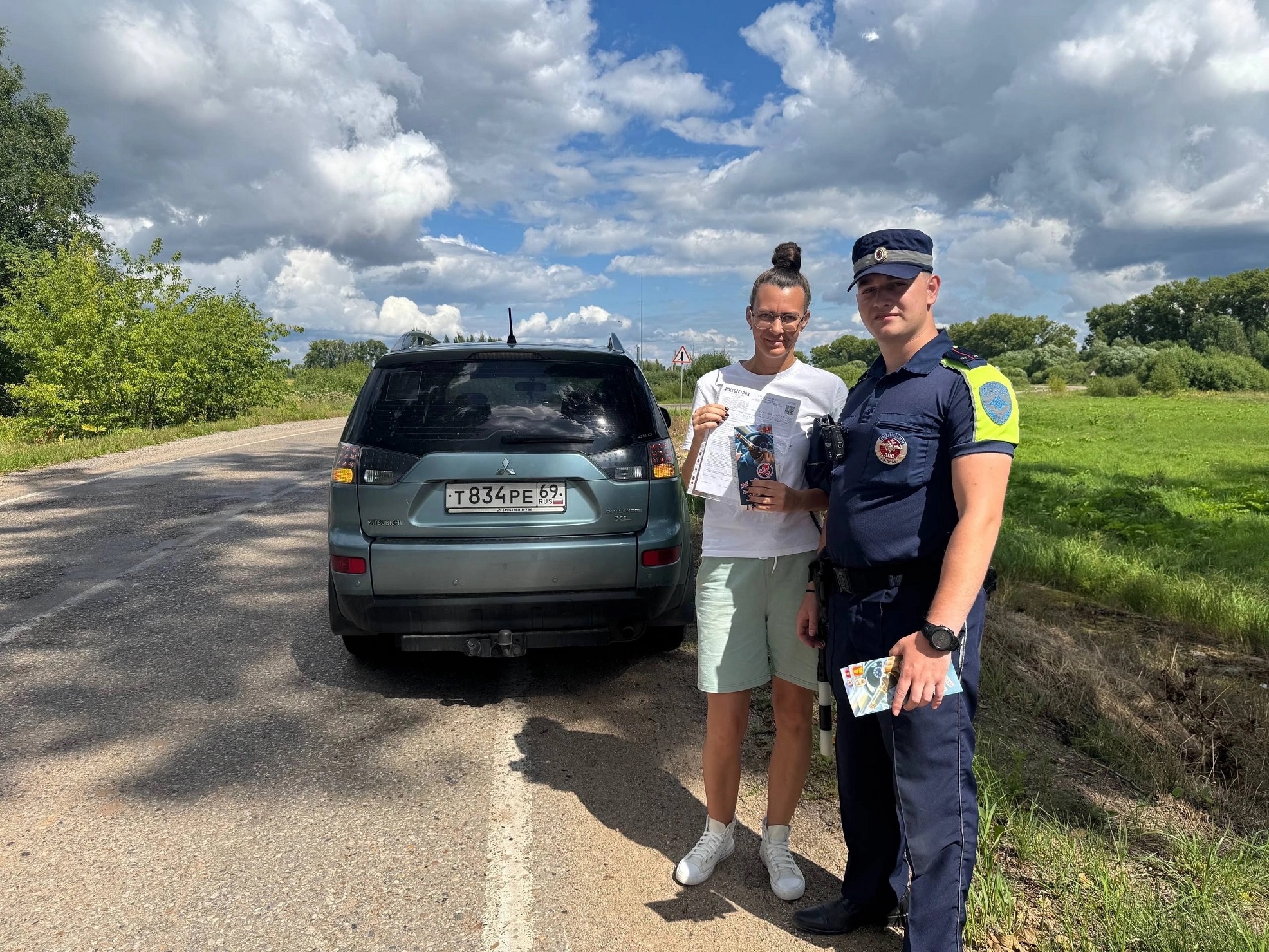 В Ржеве автоинспекторы провели разъяснительную акцию для водителей