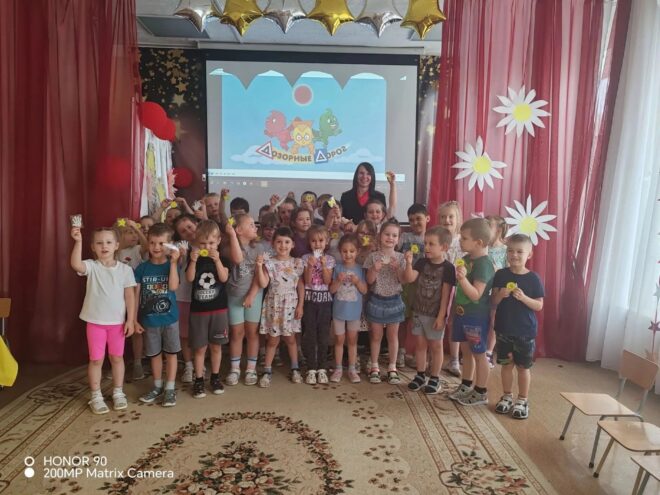 Вышневолоцкие автоинспекторы провели урок ПДД для дошкольников Вышневолоцкие автоинспекторы провели урок ПДД для дошкольников