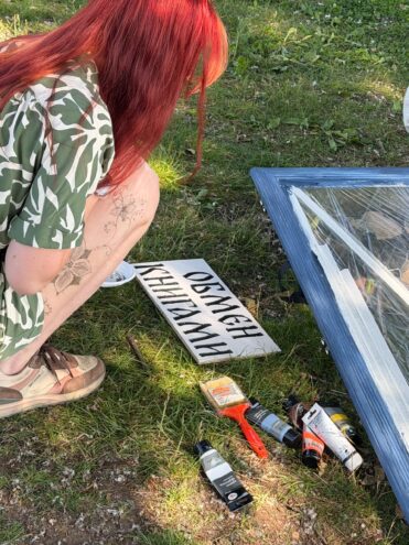 В Твери появились уличные библиотеки с тверскими наличниками В Твери появились уличные библиотеки с тверскими наличниками