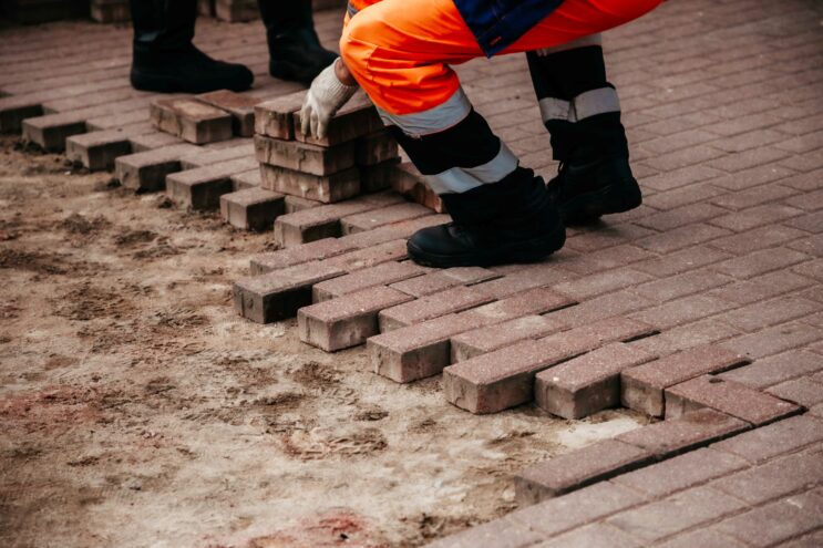 «Партийный десант» проверил безопасность на Трёхсвятской «Партийный десант» проверил безопасность на Трёхсвятской