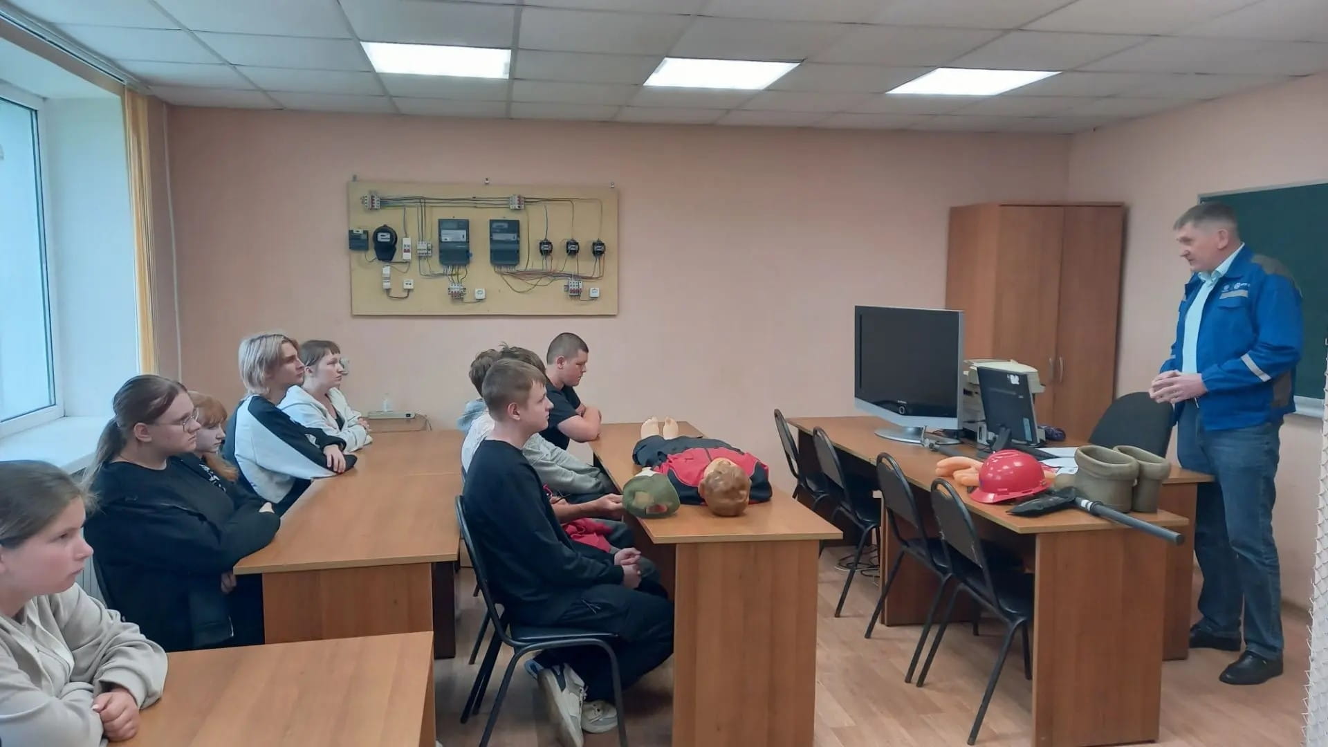 «Тверьэнерго» знакомит школьников Тверской области с профессией энергетика