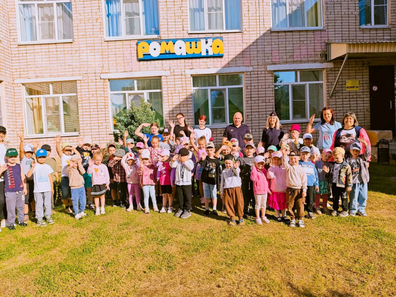«Зарядка со стражем порядка»: как в Нелидово приобщают детей к здоровому образу жизни «Зарядка со стражем порядка»: как в Нелидово приобщают детей к здоровому образу жизни