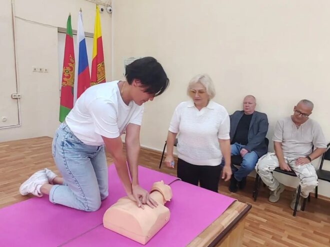 Спасти за секунды: в администрации Калининского округа прошёл тренинг по первой помощи Спасти за секунды: в администрации Калининского округа прошёл тренинг по первой помощи
