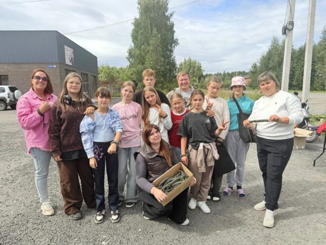 В деревне Сакулино провели мастер‑класс по плетению браслетов для бойцов СВО В деревне Сакулино провели мастер‑класс по плетению браслетов для бойцов СВО