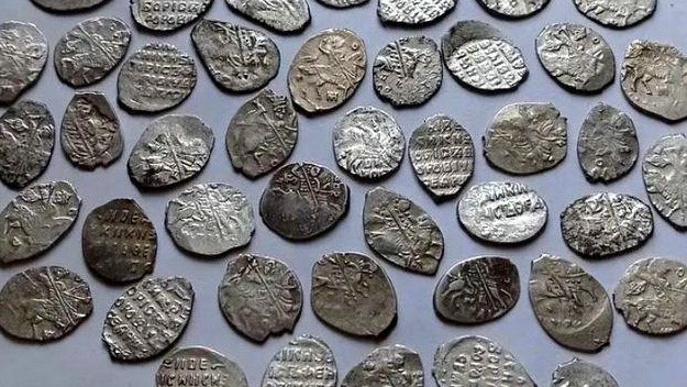 В Старице археологи обнаружили уникальный клад серебряных монет XV века
