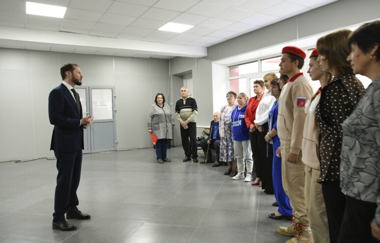 Виталий Королев пообещал Сонковскому округу ремонт дорог и помощь ДК Виталий Королев пообещал Сонковскому округу ремонт дорог и помощь ДК