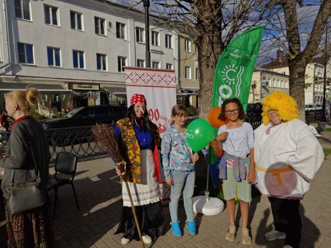 Домовёнок Кузя одолел Бабу Ягу: на бульваре Радищева отгремела сказочная программа Домовёнок Кузя одолел Бабу Ягу: на бульваре Радищева отгремела сказочная программа