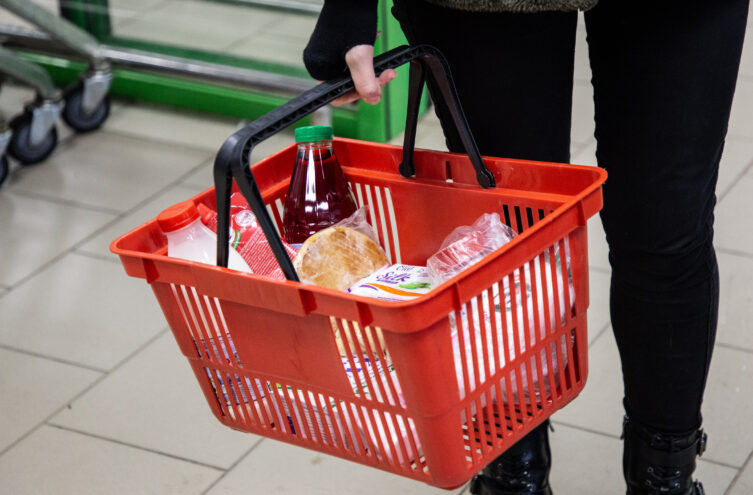 Цены на базовые продукты упали: в июле снижение достигло 7,2 % Цены на базовые продукты упали: в июле снижение достигло 7,2 %